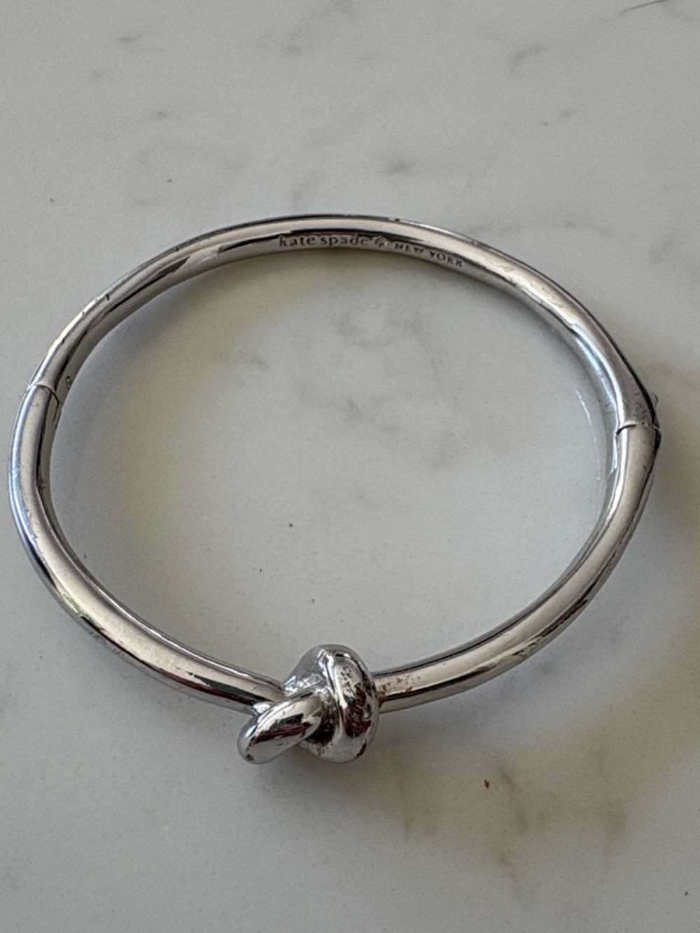 kate spade silver sailor’s knot hinged bangle bracelet - polished silver-tone